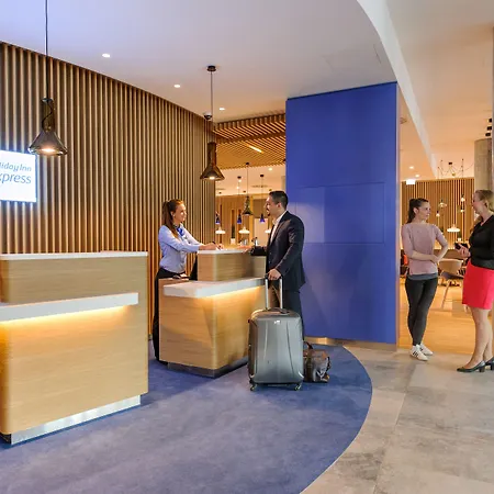 Holiday Inn Express - Berlin - Alexanderplatz By Ihg 3*